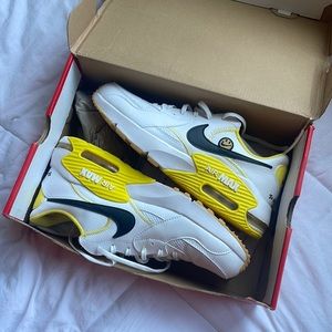 Women’s Nike Airmax Excee: Go The Extra Smile